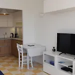 Neptune 5, Floor Studio, Sea View
