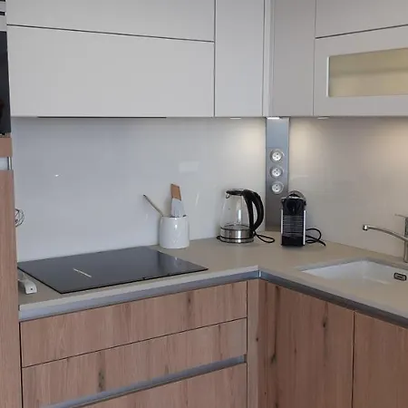 Neptune 5, Floor Studio, Sea View Apartment *