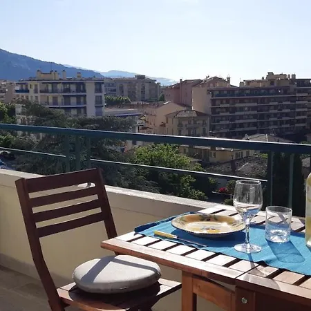 Neptune 5, Floor Studio, Sea View