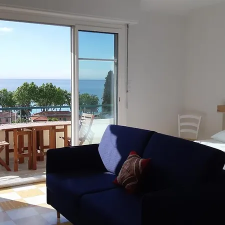 Neptune 5, Floor Studio, Sea View * Menton