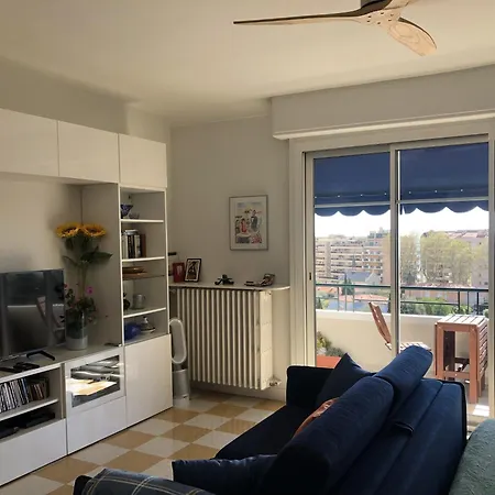 Neptune 5, Floor Studio, Sea View Apartment Menton