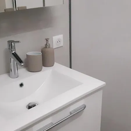 Neptune 5, Floor Studio, Sea View Ментона