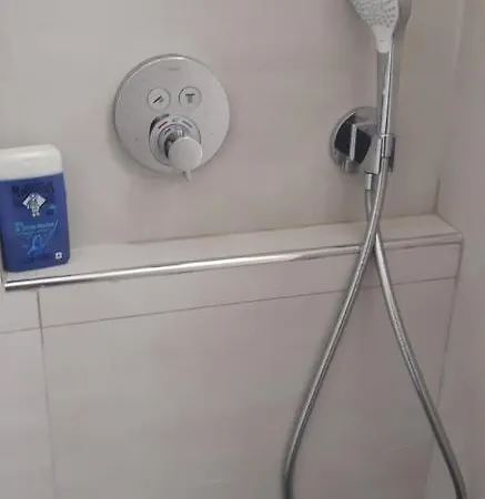 Neptune 5, Floor Studio, Sea View