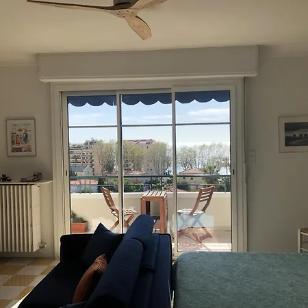 Neptune 5, Floor Studio, Sea View Apartamento