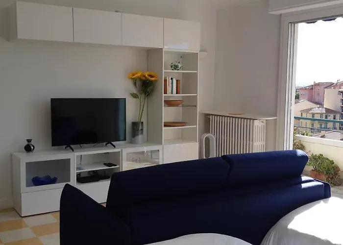 Neptune 5, Floor Studio, Sea View * Menton