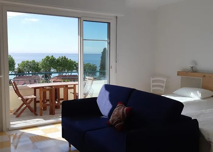 Neptune 5, Floor Studio, Sea View * Menton