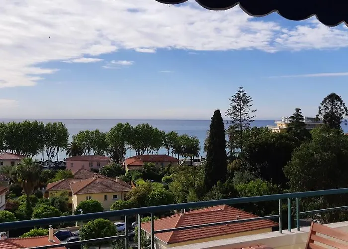 Neptune 5, Floor Studio, Sea View مينتون