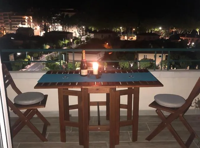 Neptune 5, Floor Studio, Sea View مينتون