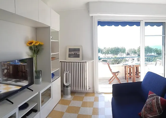 Neptune 5, Floor Studio, Sea View Apartamento