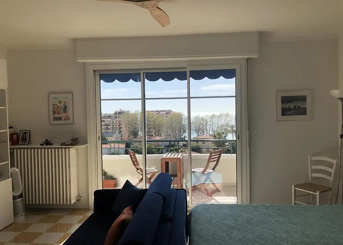 Neptune 5, Floor Studio, Sea View Apartamento