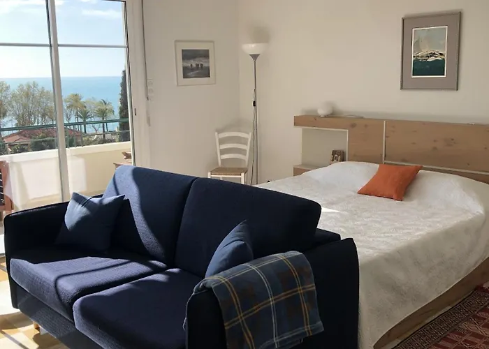 Neptune 5, Floor Studio, Sea View * Menton