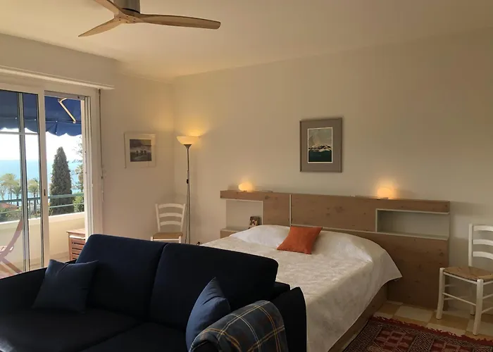 Neptune 5, Floor Studio, Sea View مينتون