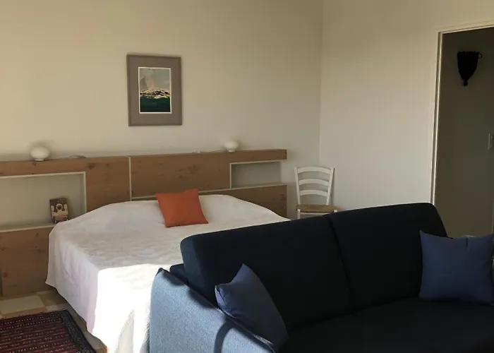 Neptune 5, Floor Studio, Sea View Menton