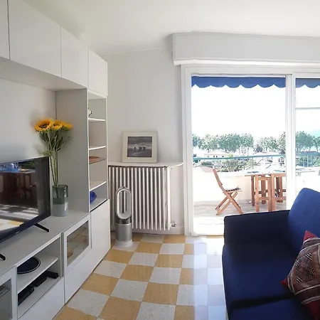 Neptune 5, Floor Studio, Sea View Apartment