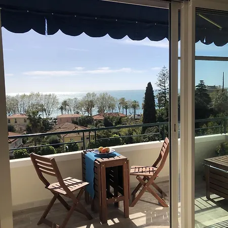 Neptune 5, Floor Studio, Sea View Apartment Menton