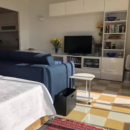 Neptune 5, Floor Studio, Sea View Menton