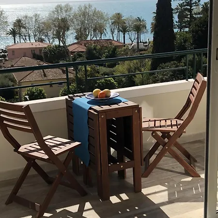 Neptune 5, Floor Studio, Sea View Apartment *